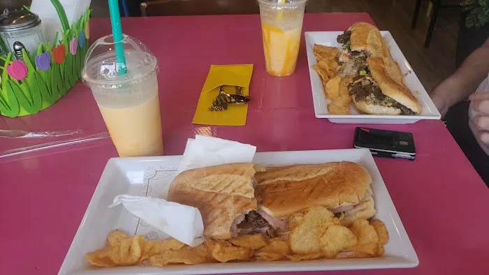 Machichi Bakery & Cafe - Wholesale: Gold Leaf Pastry Shop & Coffee. Picture 8