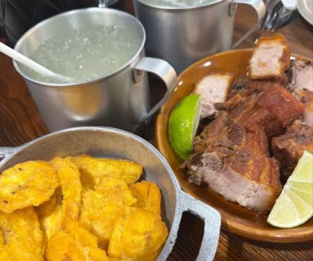 Paila con Leña Restaurant