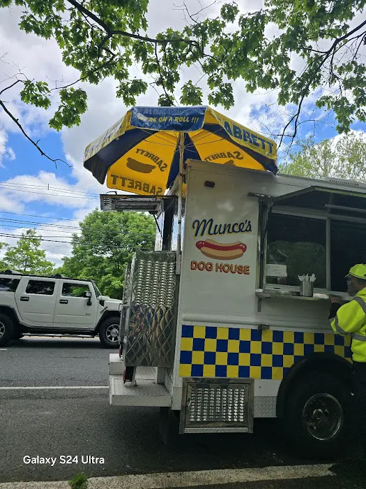 Munce's Dog House Picture 5