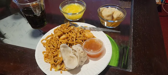 Ling's Chinese Kitchen Picture 2