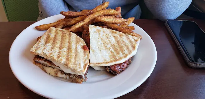 Skyline Luncheonette Picture 5