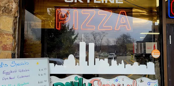 Skyline Pizzeria & Restaurant Picture 3