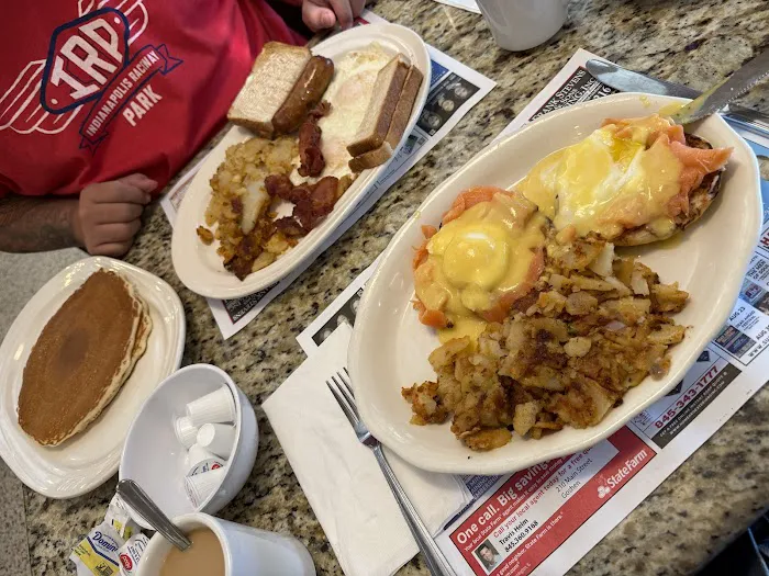 Goshen Plaza Diner Picture 3