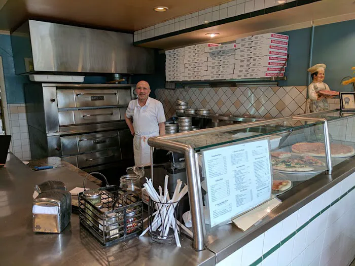 Village Pizzeria Goshen Picture 4