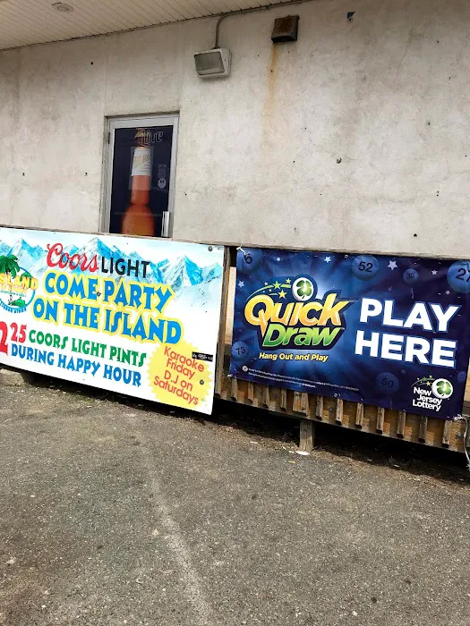 ISLAND OF SPIRITS Bar and Grill Picture 1