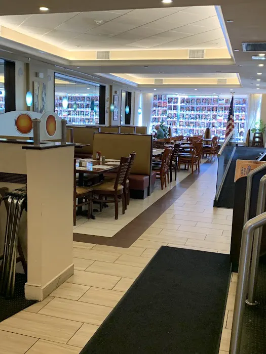 Golden globe diner Picture 4