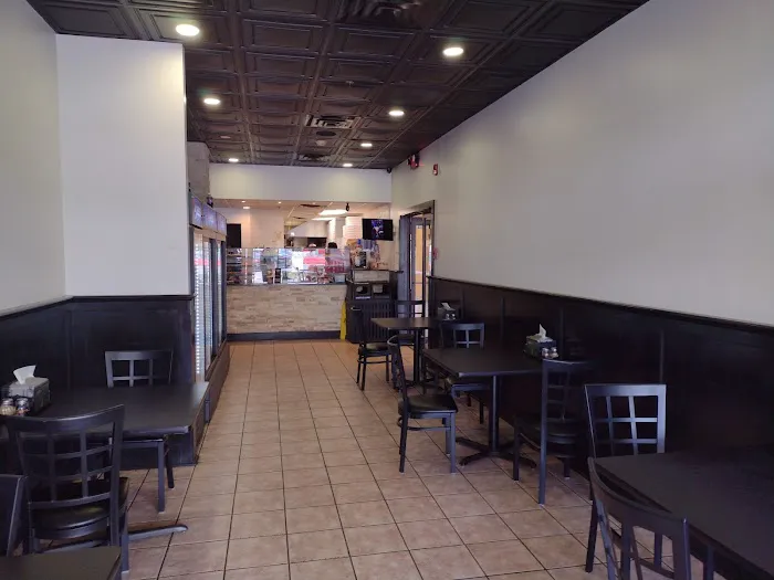 Mezza Luna Pizzeria & Restaurant Picture 9