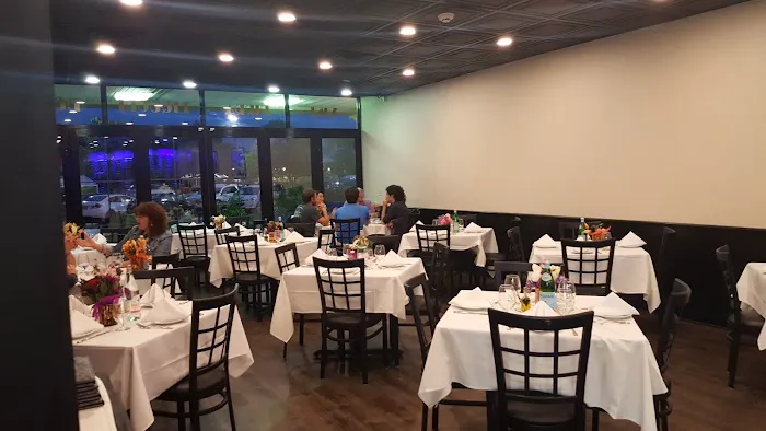 Mezza Luna Pizzeria & Restaurant Picture 3