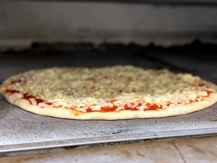 Mezza Luna Pizzeria & Restaurant Picture 8