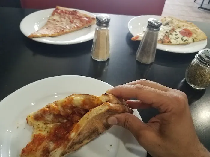 Mezza Luna Pizzeria & Restaurant Picture 2