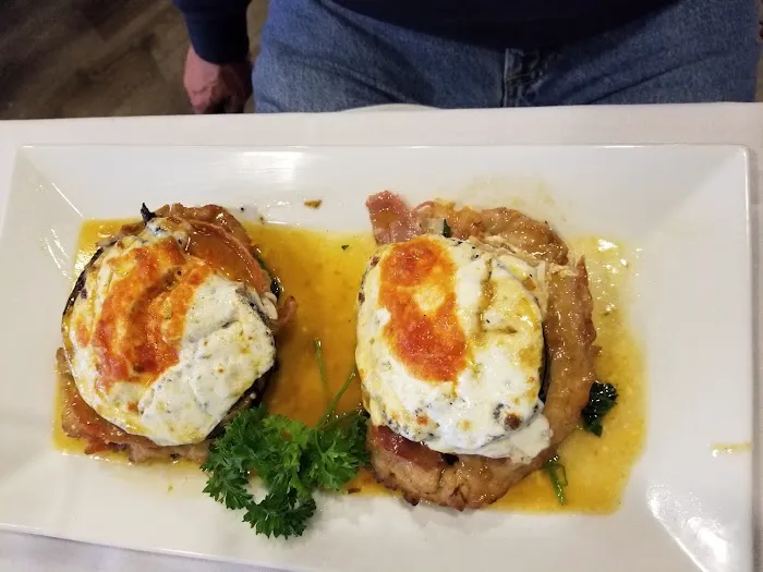 Mezza Luna Pizzeria & Restaurant Picture 6