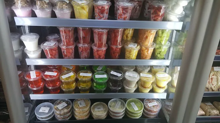 Lakeview Market & Deli Picture 3