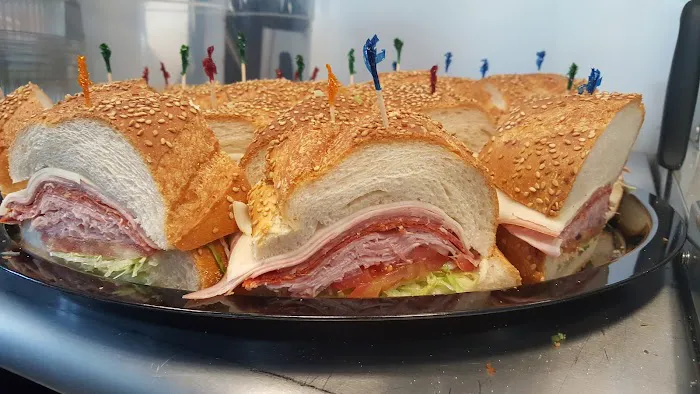 Lakeview Market & Deli Picture 9