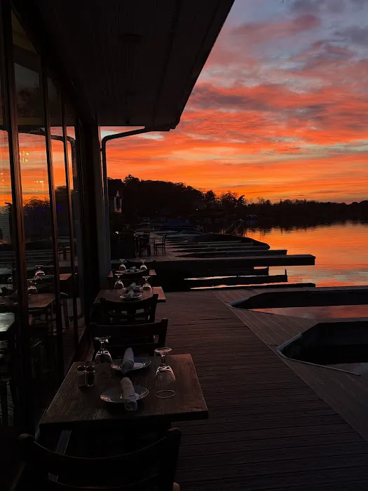 Lake House Restaurant and Bar Picture 7