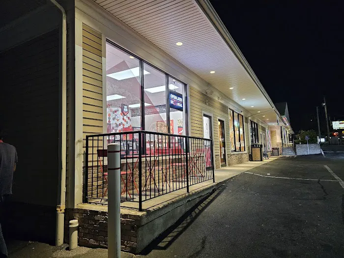 Shah's Halal Food - Stratford Picture 6