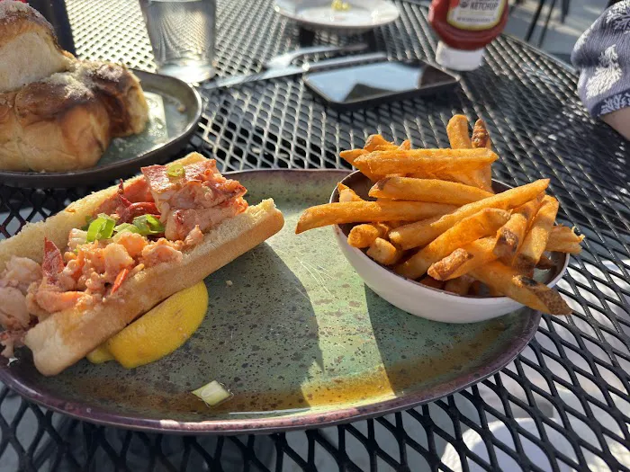 The Landing AT Five Twenty Picture 10