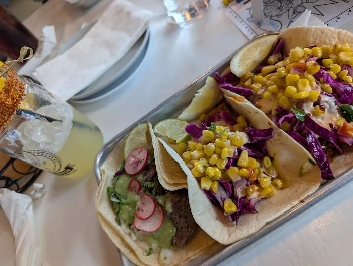 Lucharitos Melville Picture 1