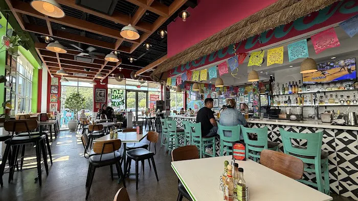 Lucharitos Melville Picture 3