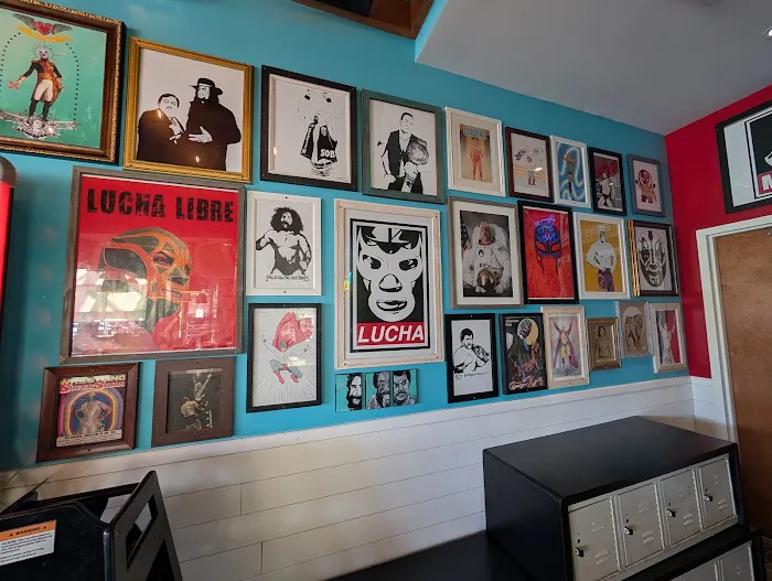 Lucharitos Melville Picture 10