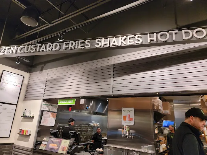 Shake Shack Melville Picture 7