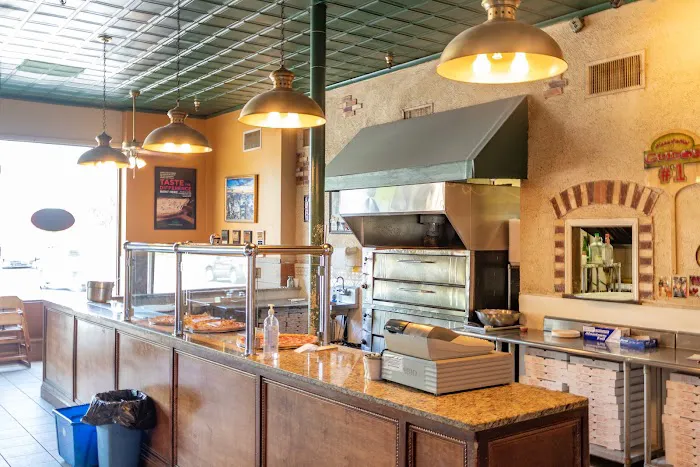 Guido's Pizza Parlor Picture 3
