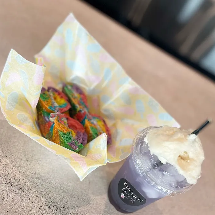 Sip and Glo Picture 8