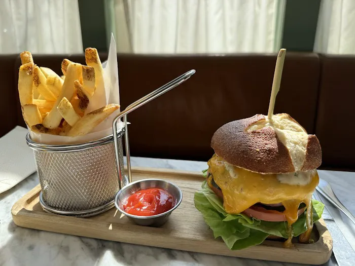 Charley Bistro Picture 4