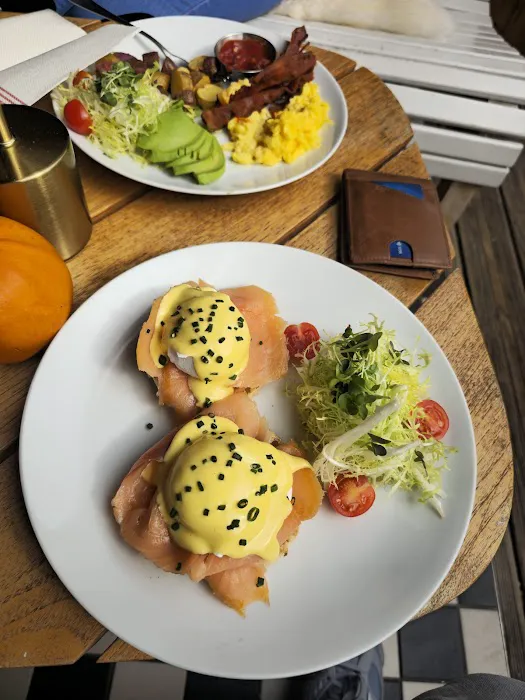 Charley Bistro Picture 9