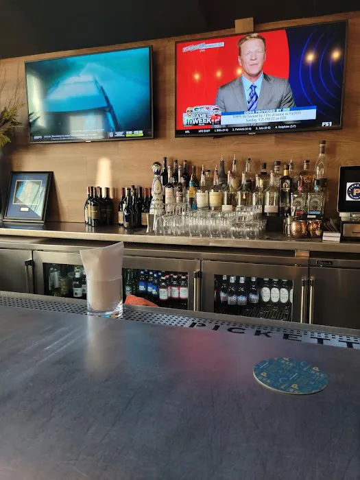 Pickett's Village Bar Picture 8