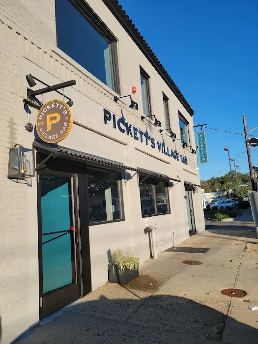 Pickett's Village Bar Picture 1