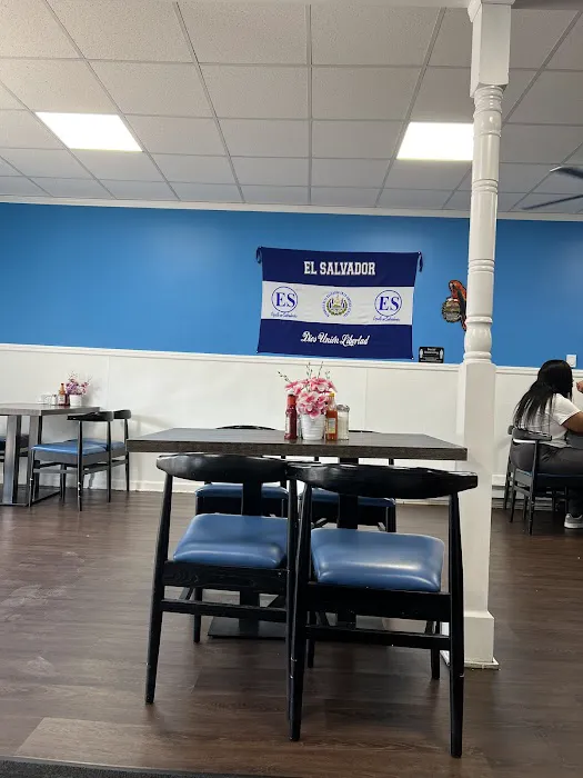 Catrachito Salvadoreño #1 Picture 9