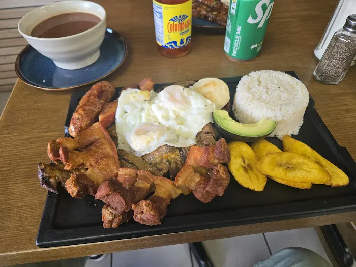 Zona Colombiana Restaurant and Bakery Picture 4