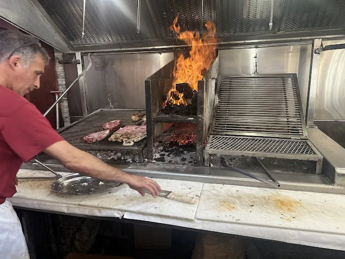 El Leño Steakhouse Bar & Grill Picture 7