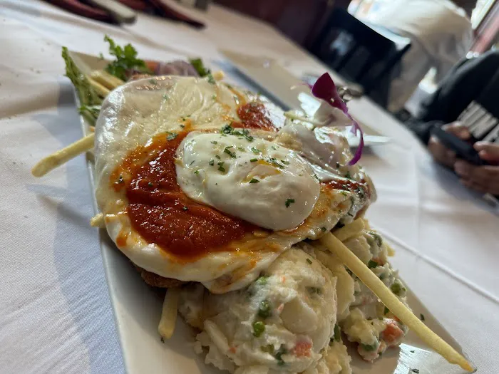 El Leño Steakhouse Bar & Grill Picture 10