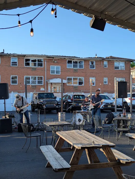 Frenchy's Bar & Grill Picture 9