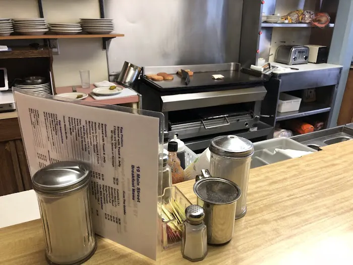 19 Main Street Luncheonette Picture 3