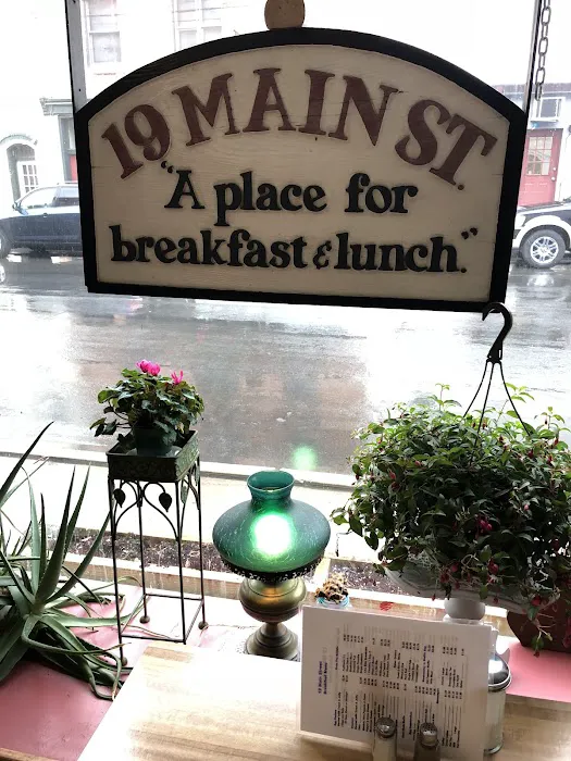 19 Main Street Luncheonette Picture 7