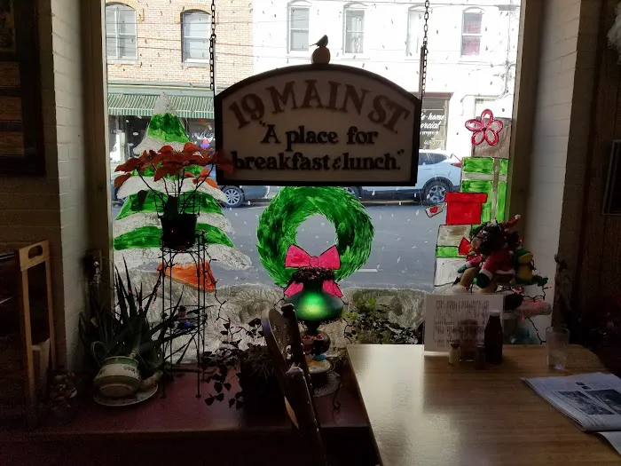 19 Main Street Luncheonette Picture 9
