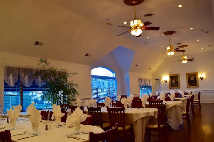 Tiffs Grill & Ale House Picture 4