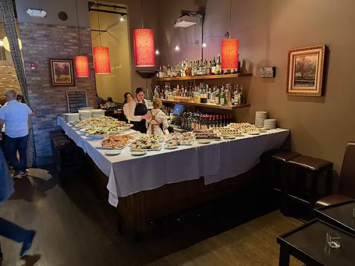 Aversano's Restaurant - Catering - Pizzeria Picture 9