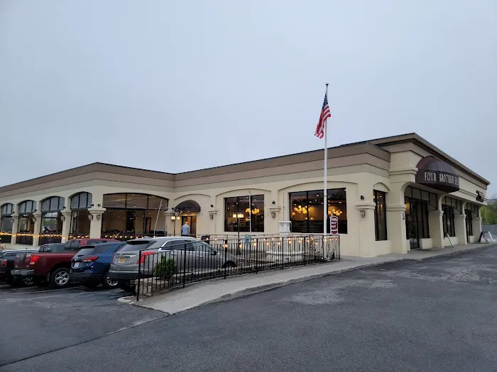 Four Brothers Pizza Restaurant Picture 4