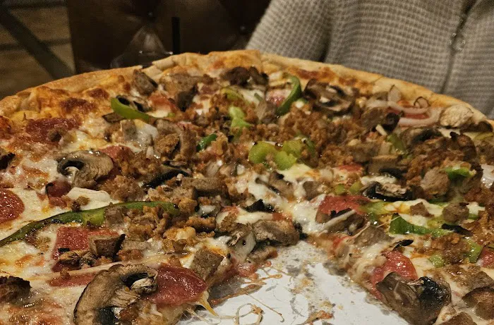 Four Brothers Pizza Restaurant Picture 8