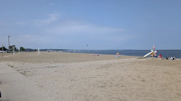 Short Beach Canteen Picture 1