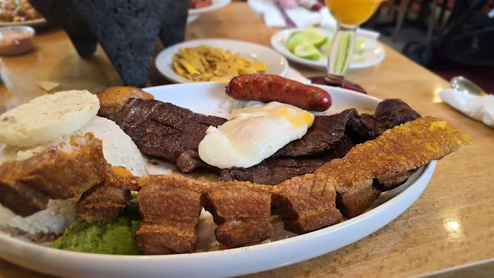 Noches de Colombia Newburgh Picture 2