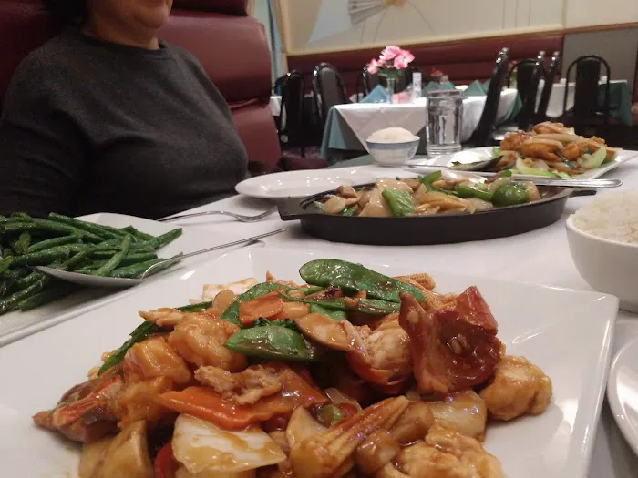 New jade lake Asian cuisine Picture 3