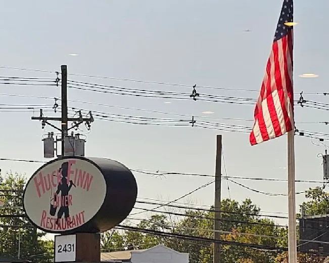 Huck Finn Diner Picture 3
