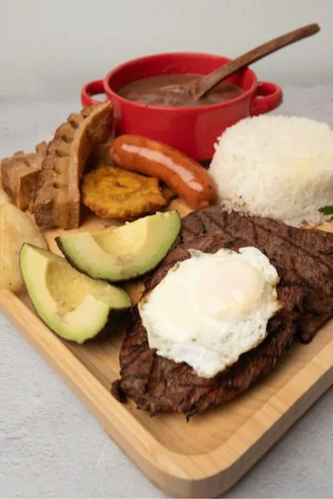 Red's & Gray's (Colombian and Latin Restaurant) Picture 4