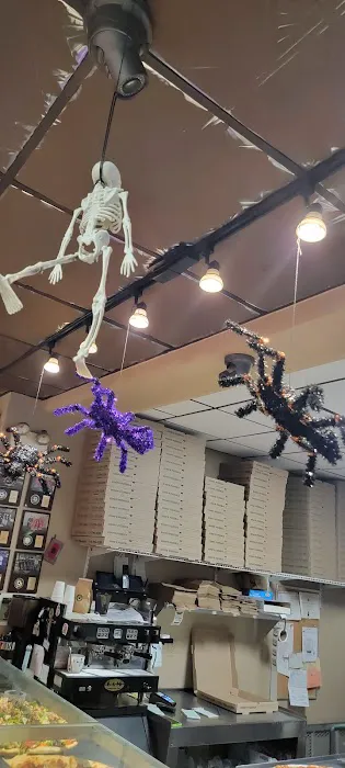 Dino's Pizzeria Picture 5