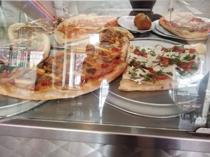 Addeo's Riverdale Pizza Picture 6