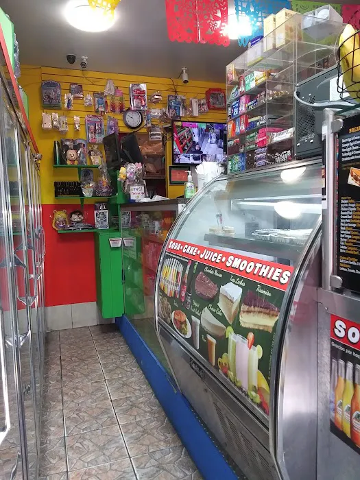El Chiltepin Deli Grocery Picture 8